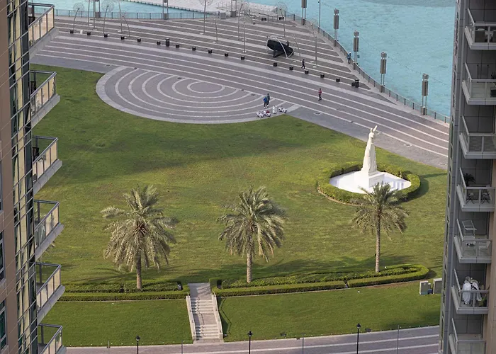 Luxury 2-Br Overlooking Burj & Fountain Views